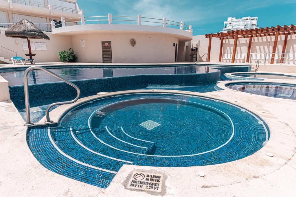 Cancun Marlin 32 外观 照片